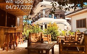 Everyday Sunday Hotel & Cafe